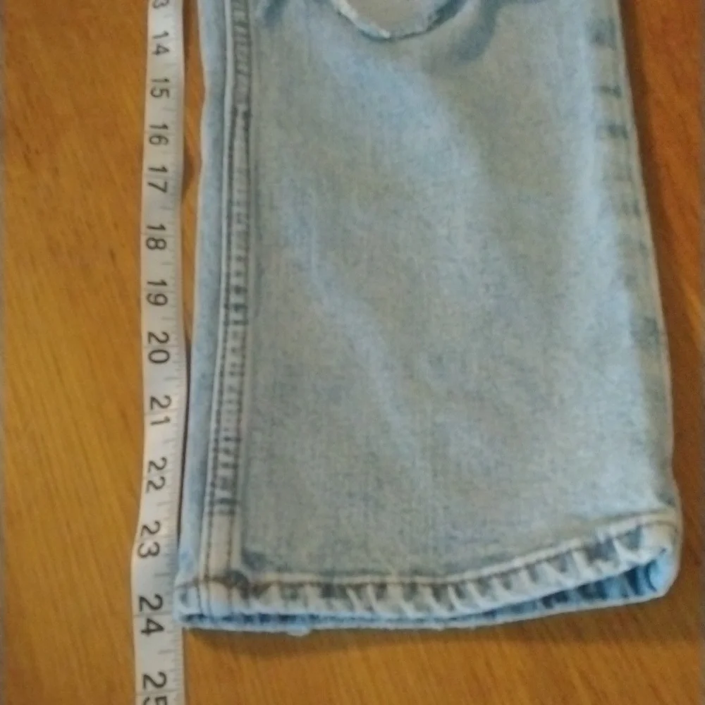 Abercrombie & Fitch size 2 ankle straight ultra high rise lightwash jeans.